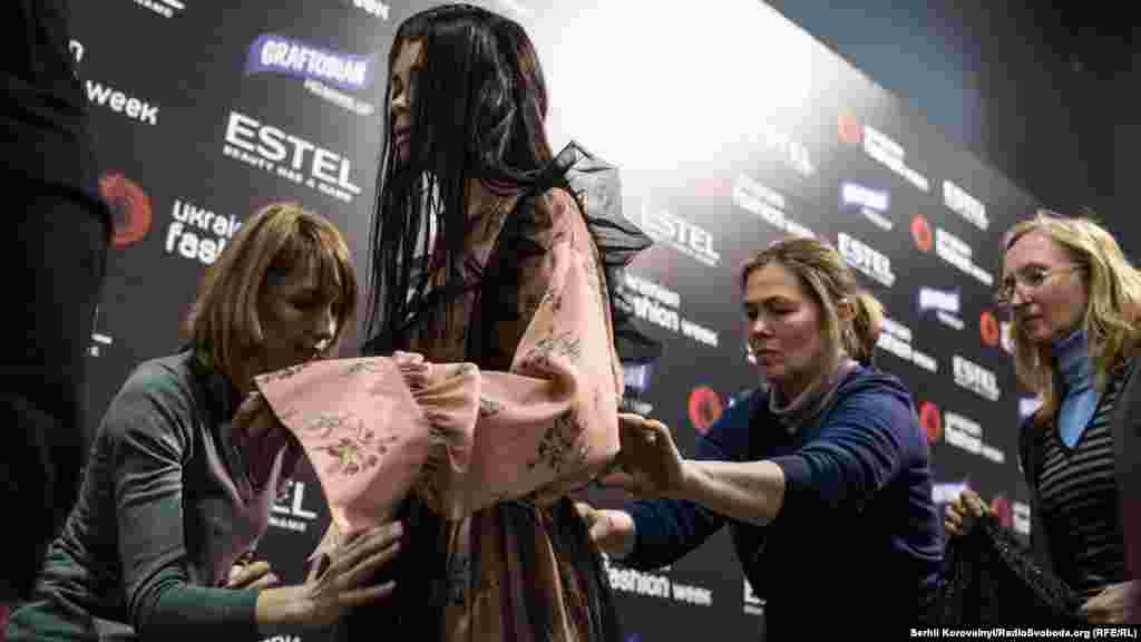 Кожна модель за один показ змінює декілька «луків» (образів)