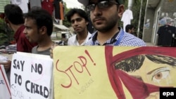 په پاکستان کې پر ماشومانو د جنسي تېریو خلاف وخت پر وخت مظاهرې هم شوې دي.