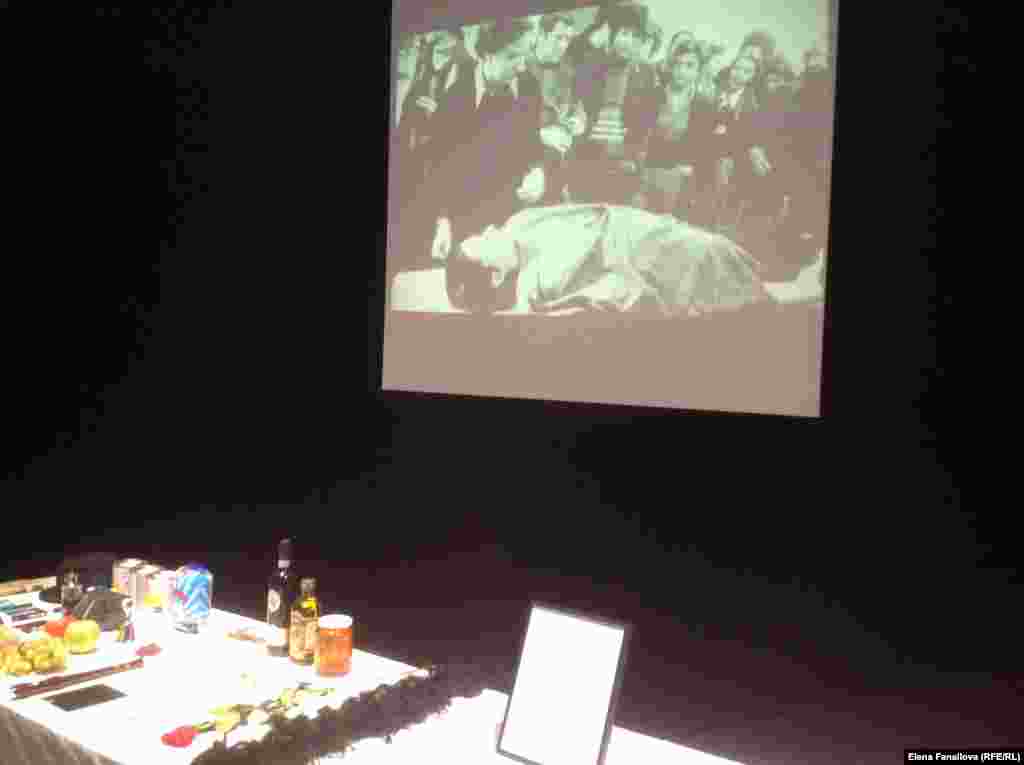 Марина Абрамович, перформанс "Ритм 0", 1974, Неаполь