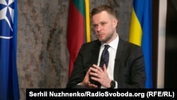 Ґабріелюс Ландсберґіс вказав на успіхи українських збройних сил у протидії російській агресії, закликавши до повної підтримки Києва