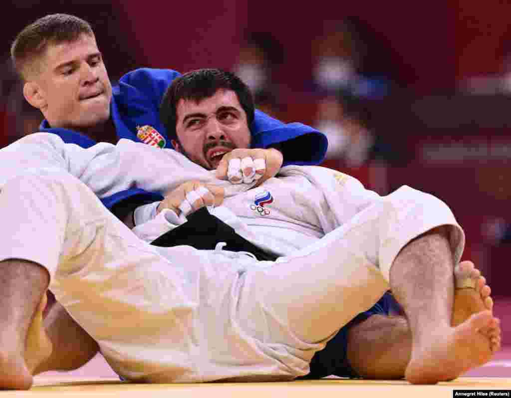 Угорець Міклош Циреніч у бою проти Ніяза Іліасова з Олімпійського комітету Росії. Дзюдо –100 кг, чоловіки. Токіо, Японія, 29 липня 2021 року