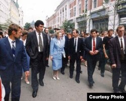 Борис Немцов и Маргарет Тэтчер на Большой Покровской улице, Нижний Новгород, 1994 год