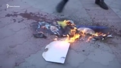 «Отправили в ад». В Крыму сожгли фото Трампа, Мэй и Макрона (видео) «Отправили в ад». В Крыму сожгли фото Трампа, Мэй и Макрона (видео)