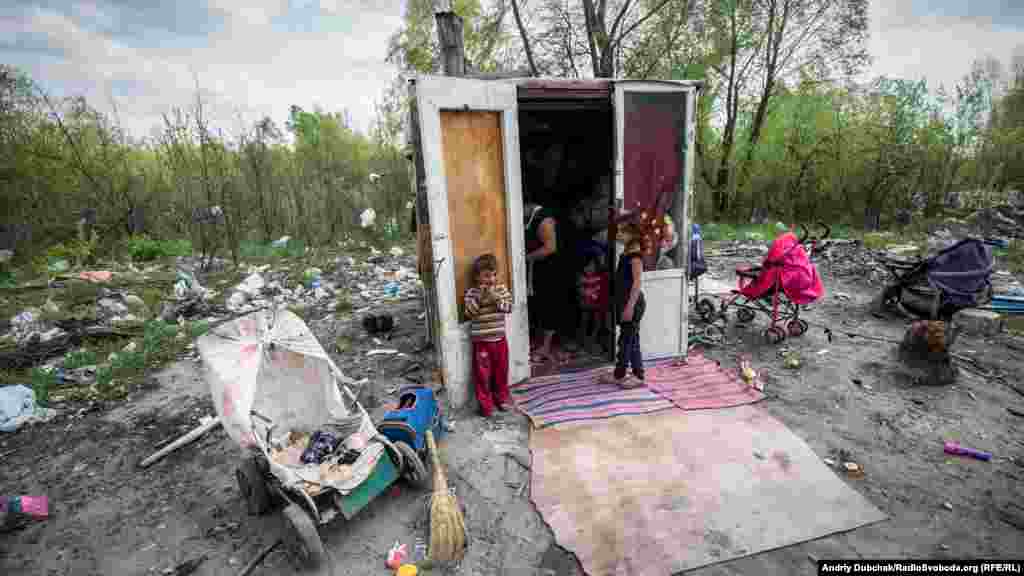 Української і російської діти не розуміють, ймовірно, спілкуються між собою угорською  