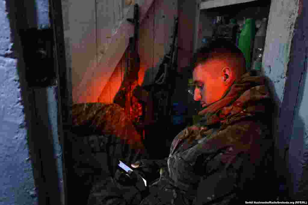 Данилові 21 рік. Аеророзвідник 15-ї бригади оперативного призначення «Кара-Даг» Національної гвардії України: «На війні я – з 24 лютого, війна змінила ставлення до людей, взагалі ставлення до всього. Нерозуміння людей до складання цієї ситуації, їхнього ставлення до всього, що роблять хлопці на передовій». Селидове, жовтень 2024-го