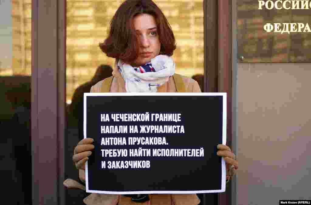 При нападении на автобус был избит экс-журналист "Коммерсанта" Антон Прусаков