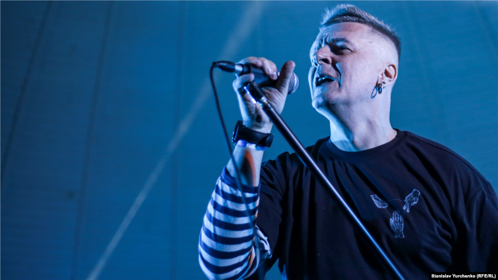 Фронтмен украинской группы «Вагоновожатые» Антон Слепаков