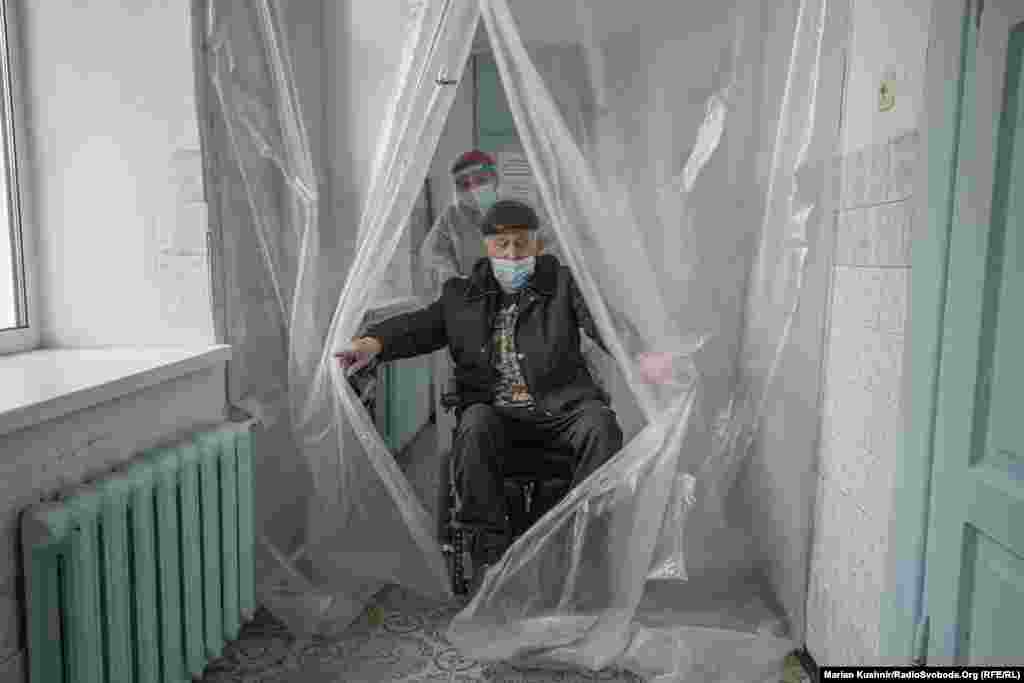 За візуальними спостереженнями можна сказати, що більшість пацієнтів – люди, яким за 50 років