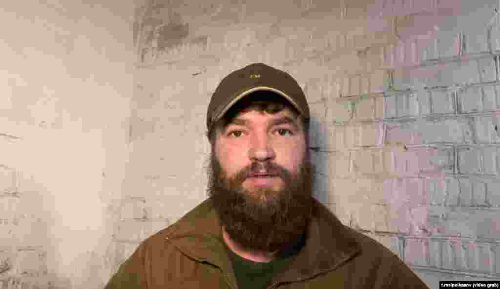 Заступник командира полку «Азов» Святослав Паламар («Калина») на заводі «Азовсталь» під час відеозвернення у квітні 2022 року