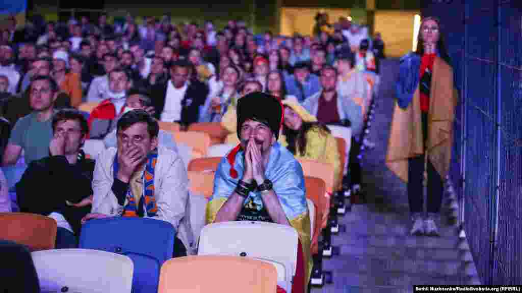 Але за п'ять хвилин до закінчення основного часу Нідерланди забили переможний м'яч