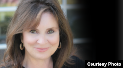 В ексклюзивному інтерв’ю до Дня Незалежності України вона розповіла про те, чому її батько гордився бути українцем, що змушувало його почувався чужим у Голлівуді та як йому вдавалося готувати найсмачніші у світі голубці