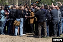 Під час травневого візиту до України Анналена Бербок також відвідала Бучу під Києвом, яка була під окупацією російських військ на початку війни. 10 травня 2022 року