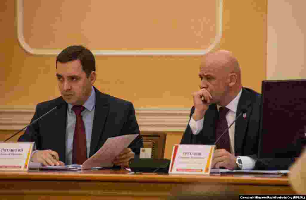 Мирне зібрання біля міськради Одеси було анонсоване за кілька днів до того, як 15 лютого Солом’янський райсуд Києва відпустив Труханова під особисту поруки народного депутата Дмитра Голубова («Блок Петра Порошенка»)