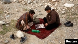 Afghanistan -- Men play chess in Kabul January 13, 2014.