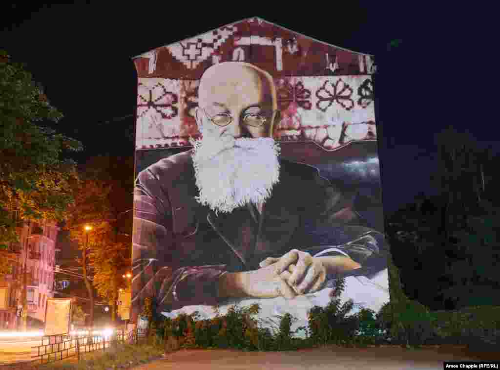 Портрет академіка Михайла Грушевського, одного з провідних діячів українського національного відродження початку 20-го століття, автор Kailas-V (вулиця Січових Стрільців, 75)