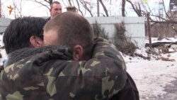 Волонтери привезли кутю та нагороди бійцям в Піски (відео) Волонтери привезли кутю та нагороди бійцям в Піски (відео)