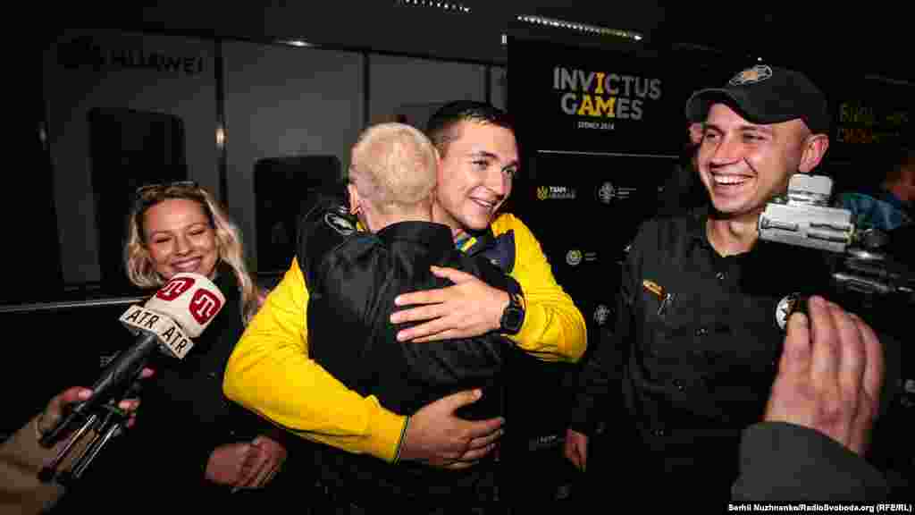 Юрій Дмитренко – ветеран АТО, брав участь у боях в Донецькій та Луганській областях (2014–2016 роки). Завоював два срібла: за метання диску та штовхання ядра