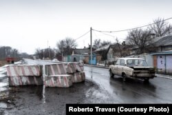 Донбас. Блокпост на в'їзді до українського селища