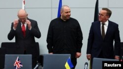 Міністри оборони Великої Британії Джон Гілі (л) та Німеччини Борис Пісторіус (п)