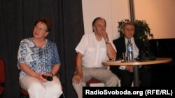 Члени Спілки українських письменників у Словаччині: Марія Няхай, Іван Яцканин, Василь Дацей