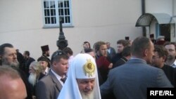 Патріарх Кирило біля стін Корецької обителі, 2 серпня 2009 р.