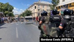 Policijska akcija razbijanja blokada tokom protesta u Beogradu, 30. jun 2025.