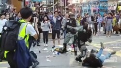 Учасники протестів у Гонконзі трощать світлофори і б’ють вітрини – відео Учасники протестів у Гонконзі трощать світлофори і б’ють вітрини – відео