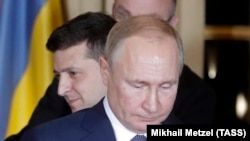 Президент Украины Владимир Зеленский и президент России Владимир Путин на встрече в Париже, 9 декабря 2019 года