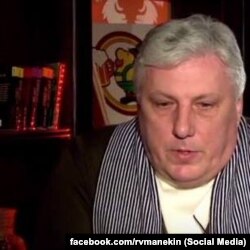 Роман Манекін