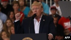 Дональд Трамп на митинге в штате Флорида