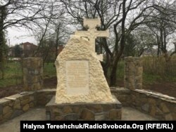 Пам’ятний хрест на місці Скнилівської лаври