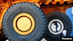 БелАЗ – один із найбільших у світі виробників кар’єрної техніки. Він виробляє, зокрема, самоскиди великої вантажопідйомності