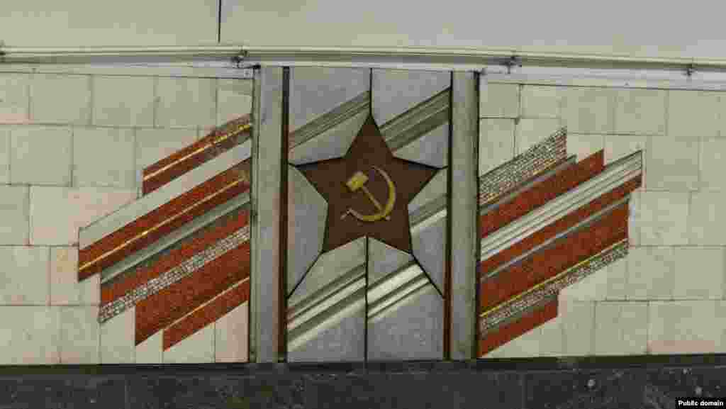 Станція метро «Палац Україна»