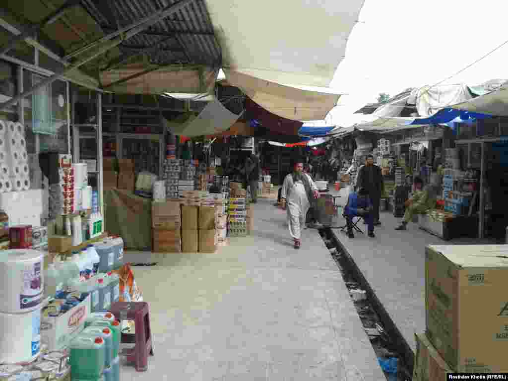 «Буш-базар» в Кабуле когда-то назывался «Брежнев-базар». Афганцы являются врожденными воинами и торгашами - это у них получается классно