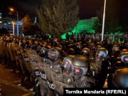 სპეცრაზმი აქციის მონაწილეების პირისპირ 9 ნოემბერი