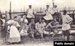 Крестьяне вятской губернии на отдыхе