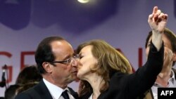 Президент Франции Франсуа Олланд и его партнер Валери Триервейлер