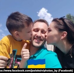 Родина Олексівих - Галина, Ярослав і їхній син Роман