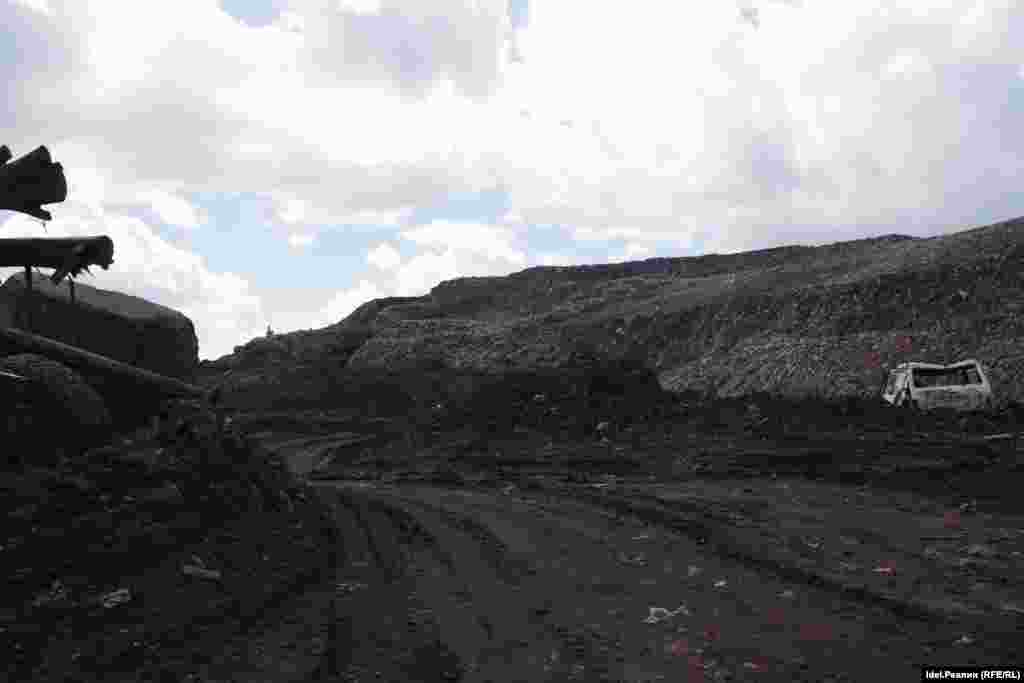 А на Самосыровской свалке сейчас происходит "технический этап рекультивации". 