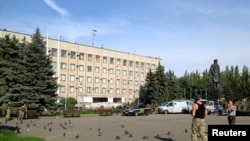 Будівля міської ради Слов’янська, на якій від 5 червня знову майорить український прапор