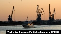 Наразі на річковому маршруті працює одне судно, яке здійснюватиме рейси у будні двічі на день – зранку та ввечері