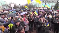 «Слава Україні» на мітингу в Луганську «Слава Україні» на мітингу в Луганську