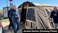 Šatori na ulazu u deponiju u Valjevu tokom blokade, 18. mart 2025.