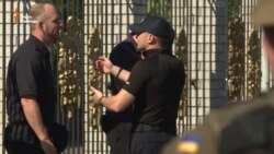 Суд над «торнадівцями» перенесли – обійшлося майже без сутичок (відео) Суд над «торнадівцями» перенесли – обійшлося майже без сутичок (відео)