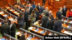 Poslanici tokom konstitutivne sednice Skupštine Kosova, 15. aprila.