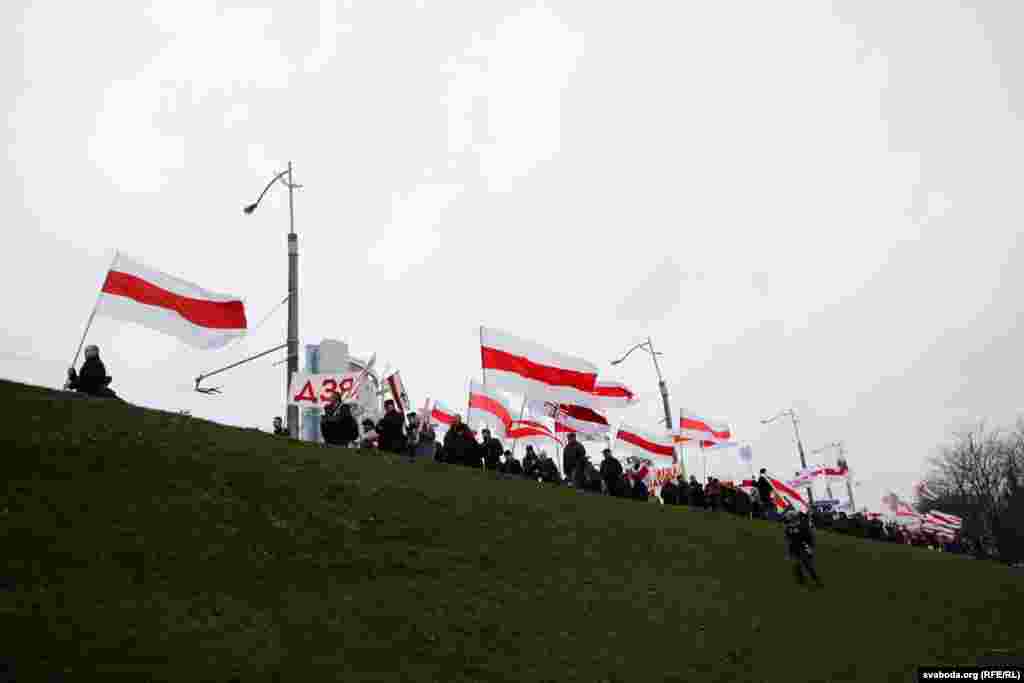 На мітингу в Куропатах виконуючий обов'язки голови КХП БНФ в Білорусі Юрій Бєлєнький говорив про небезпеку інтеграції з Росією