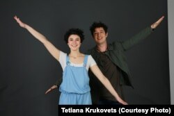 Музикант Дмитро Шуров (Pianoбой) та учасниця проекту Інеса Матюшенко