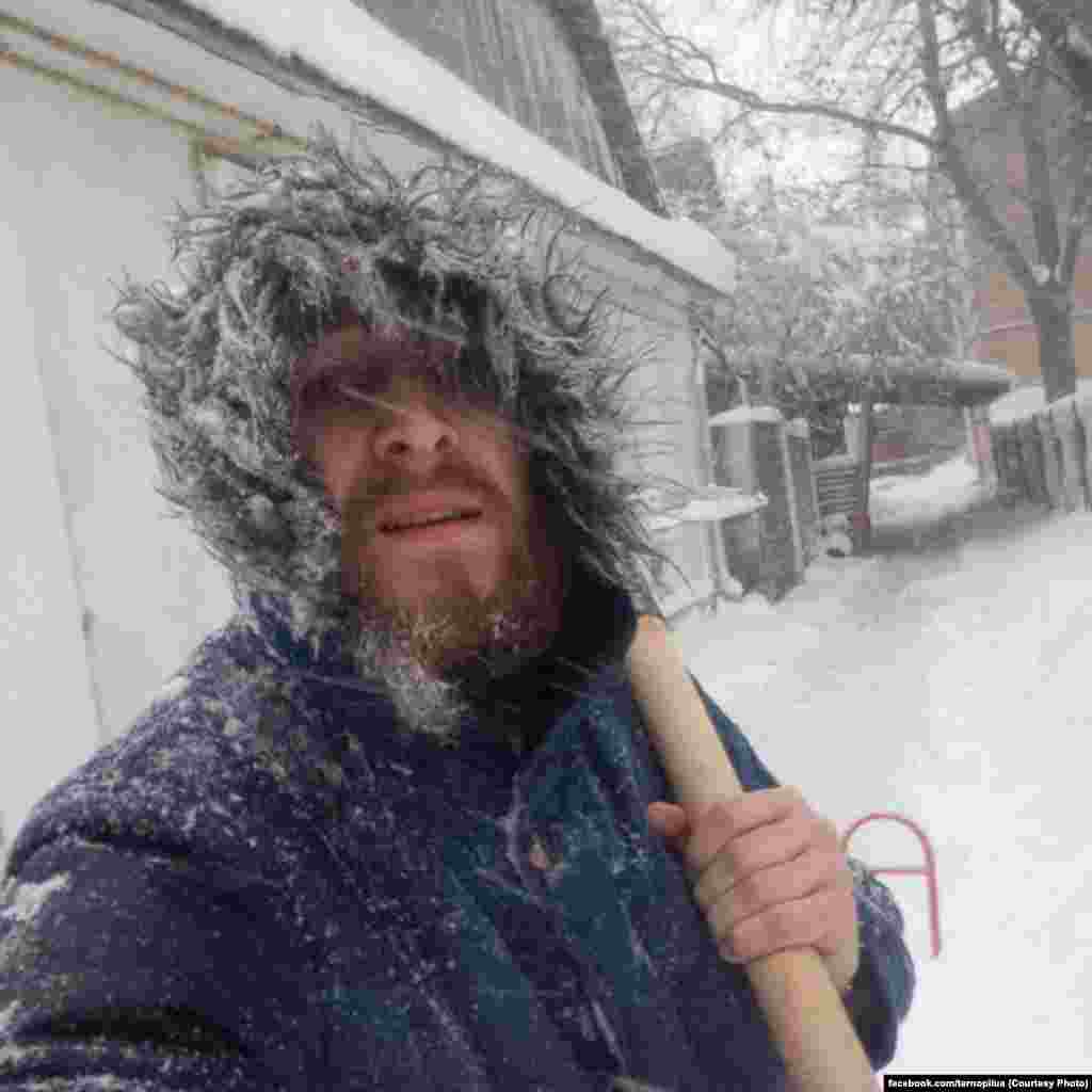 Жителі Тернополя таки не опускають руки. «Погодні викрутаси» сприйняли як перевірку громади міста, влаштувавши флешмоб #ПрибериСвійДвір 