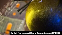 За повідомленням, у святкуванні на Софійській площі взяли участь 12 тисяч людей, на Контрактовій – три тисячі