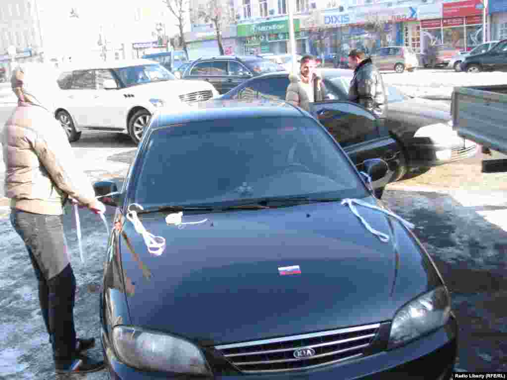 Первая  машина - участница акции Белые улицы